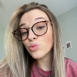 Meet your Posher, Karly